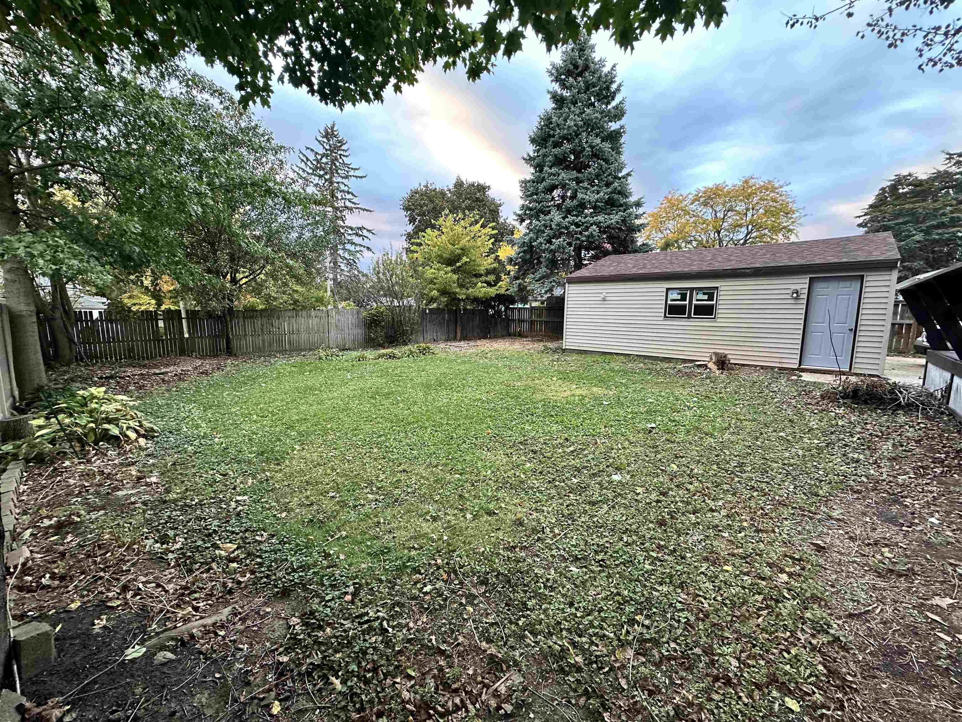 816 South Harlem Avenue Freeport, IL 61032 - Photo 7 of 33 a house view with a garden space