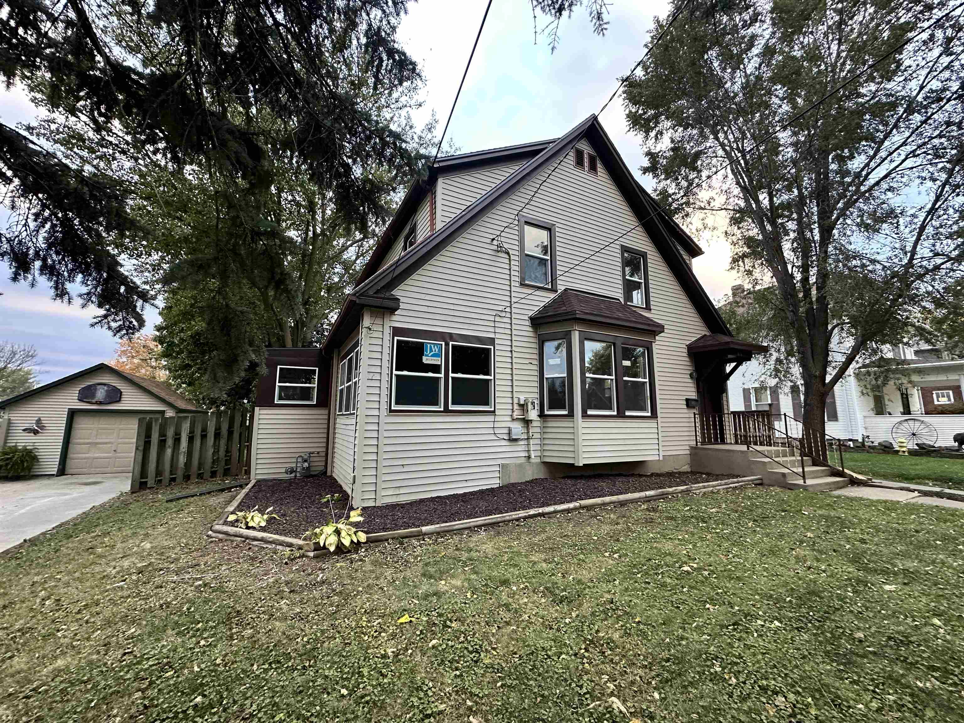 816 South Harlem Avenue Freeport, IL 61032 - Photo 10 of 33 a front view of a house with a yard