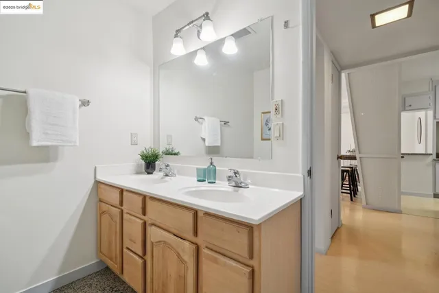 $549,000 | 1425 Lakeside Drive, Unit 201, Oakland, CA 94612