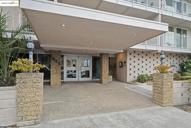 $549,000 | 1425 Lakeside Drive, Unit 201, Oakland, CA 94612