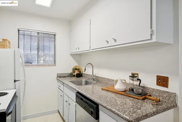 $549,000 | 1425 Lakeside Drive, Unit 201, Oakland, CA 94612