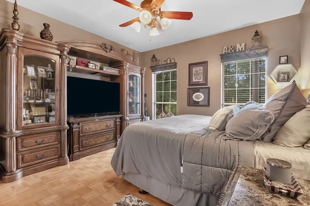 a view of a workspace with furniture and a livingroom
