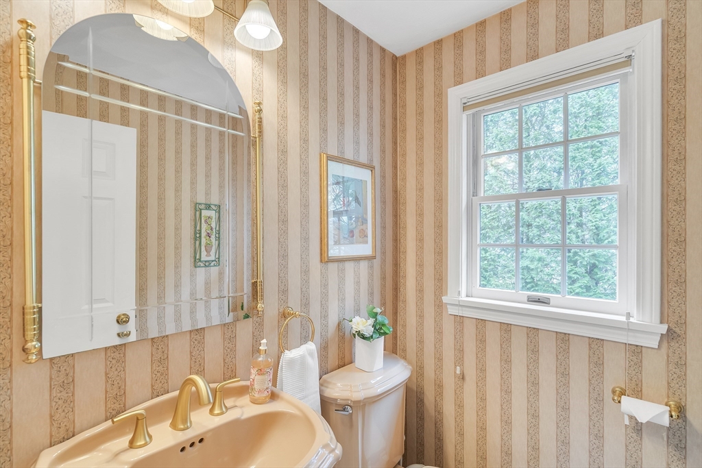 8 Farm Road Lexington, MA 02420 - Photo 23 of 42