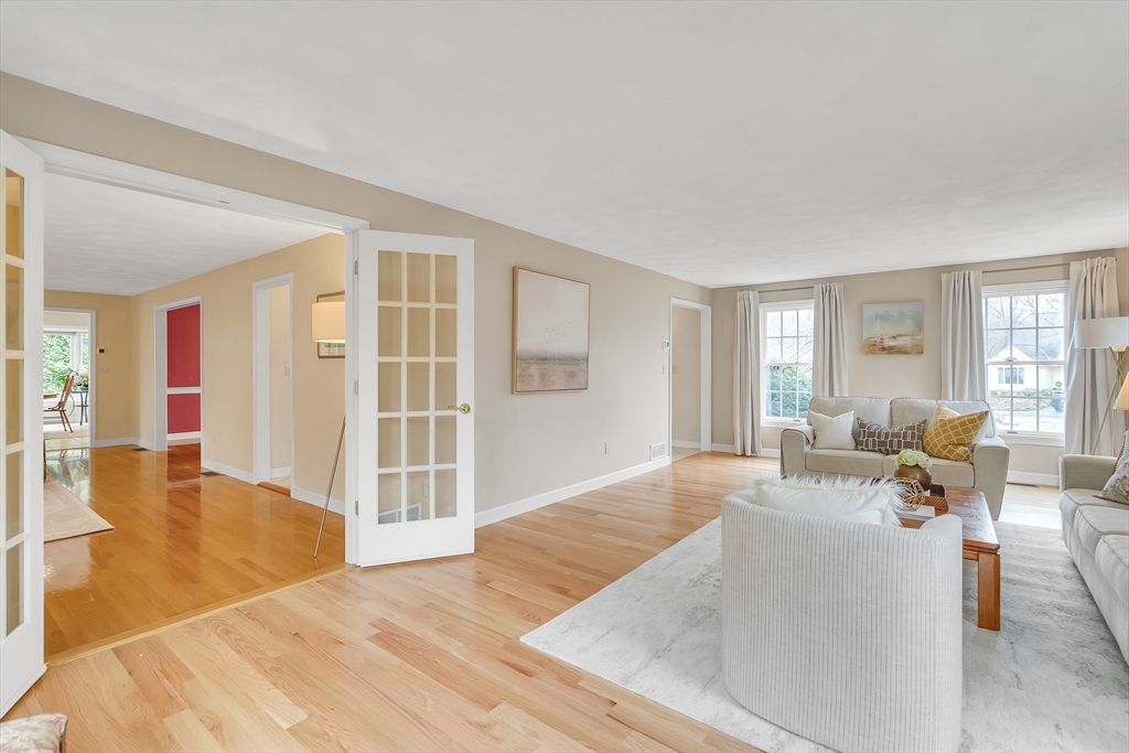 8 Farm Road Lexington, MA 02420 - Photo 4 of 42