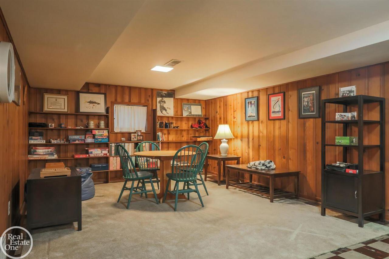 1560 Torrey Road Grosse Pointe, MI 48236 - Photo 25 of 35 50066940-24.JPG