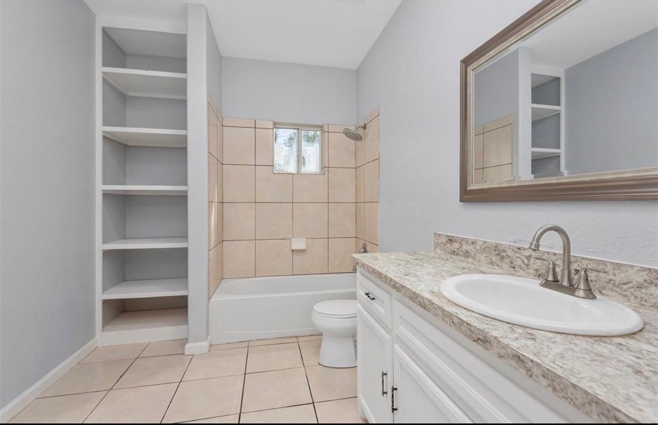 1615 Beech Drive Conroe, TX 77385 - Photo 12 of 14 Huge 2nd bathroom!