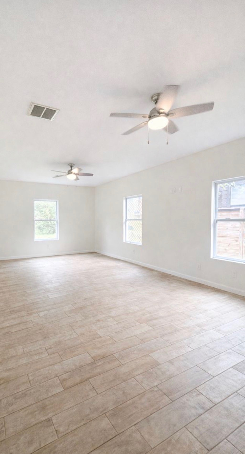 1615 Beech Drive Conroe, TX 77385 - Photo 5 of 14 Huge primary bedroom. Large enough for sitting room