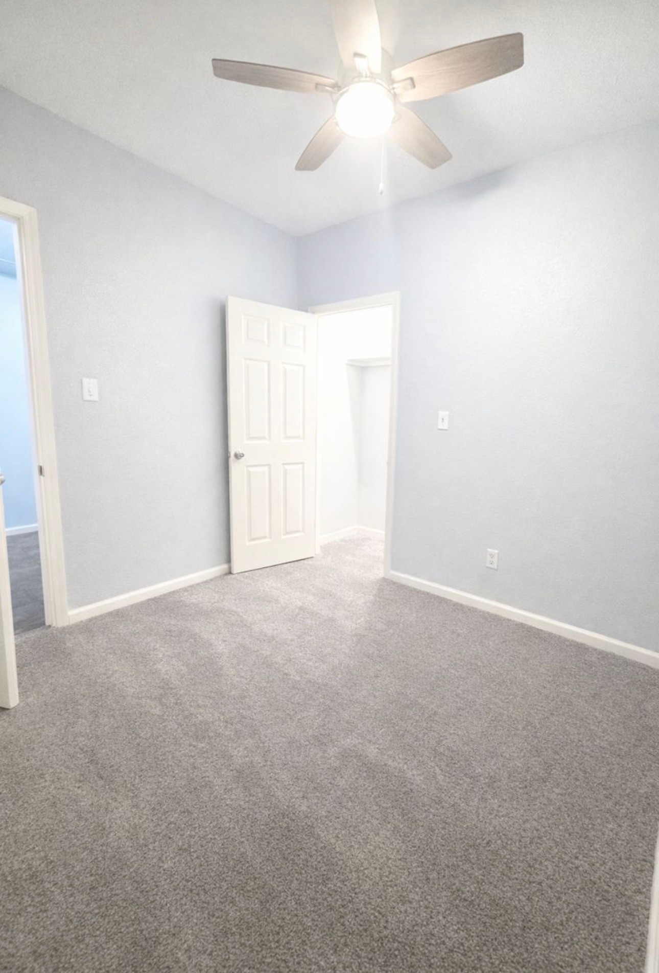 1615 Beech Drive Conroe, TX 77385 - Photo 10 of 14 2nd bedroom