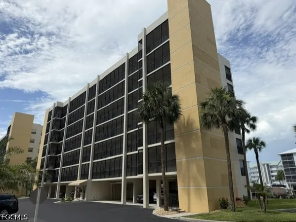 $5,500 | 4471 Bay Beach Lane, Unit 351, Fort Myers Beach, FL 33931
