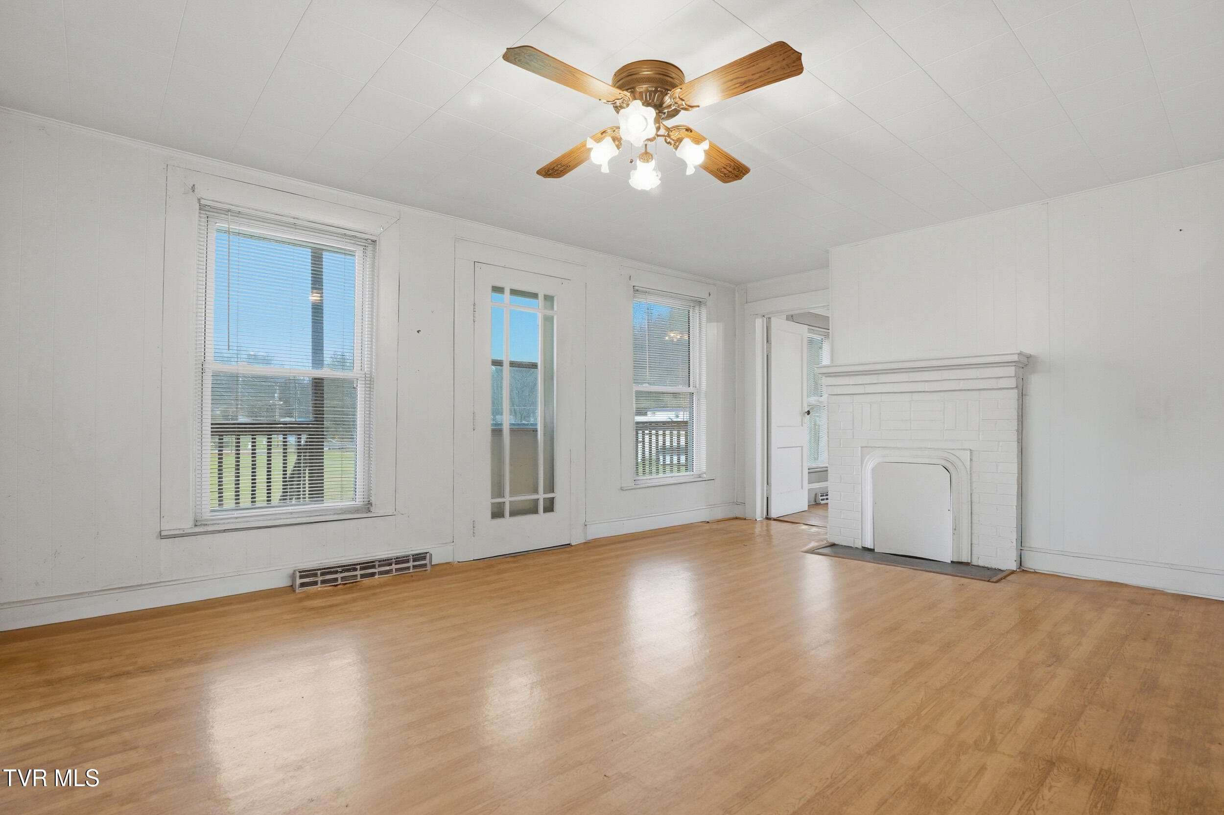 1053 The Lake Road Clintwood, VA 24228 - Photo 15 of 32 IMG_0025