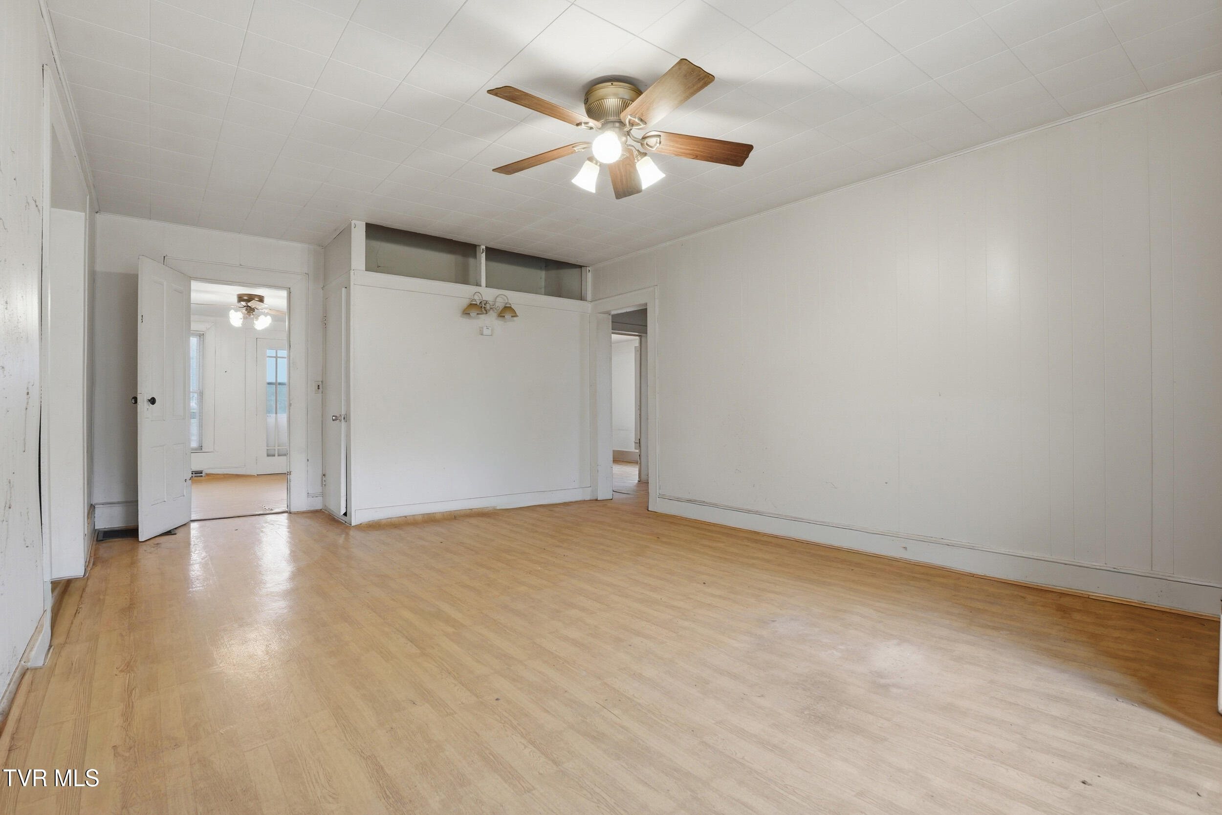 1053 The Lake Road Clintwood, VA 24228 - Photo 22 of 32 IMG_0008