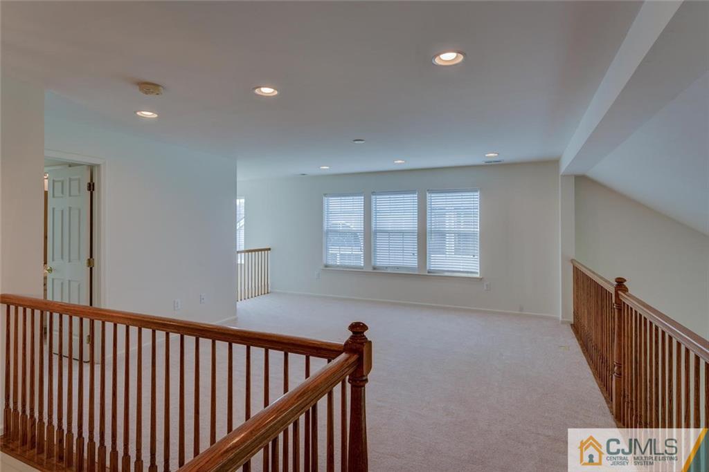 28 Pebble Creek Road Dayton, NJ 08810 - Photo 16 of 24 Gallery Image 16