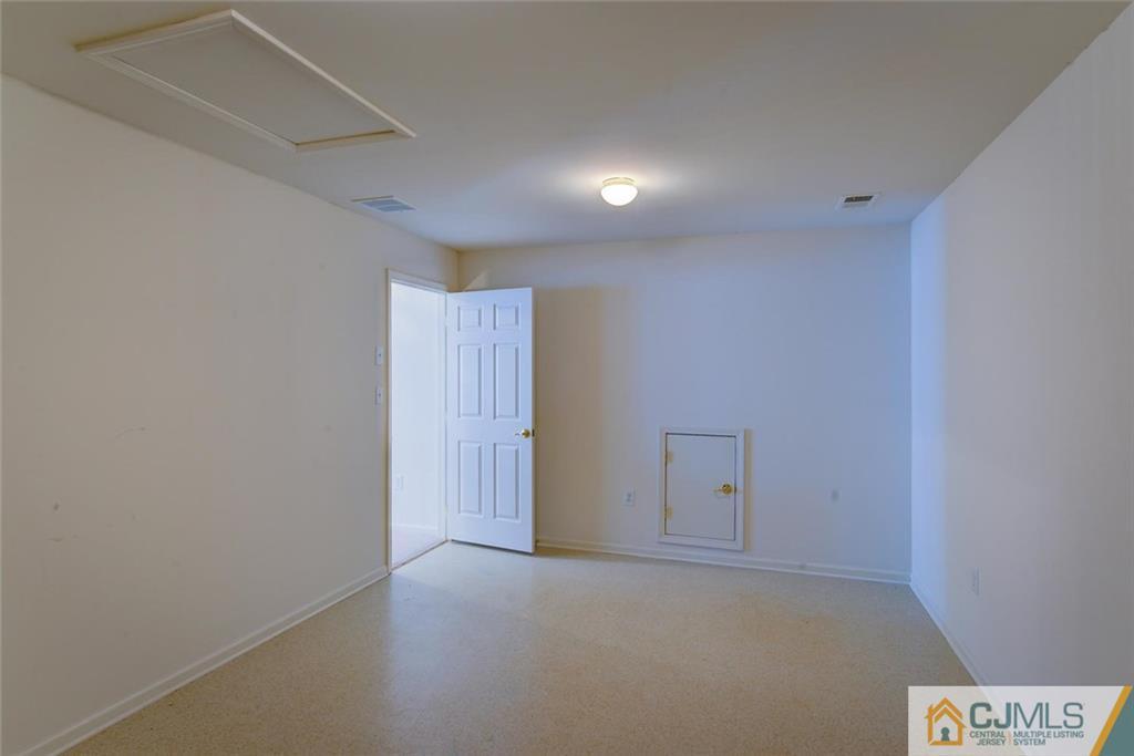 28 Pebble Creek Road Dayton, NJ 08810 - Photo 20 of 24 Gallery Image 20