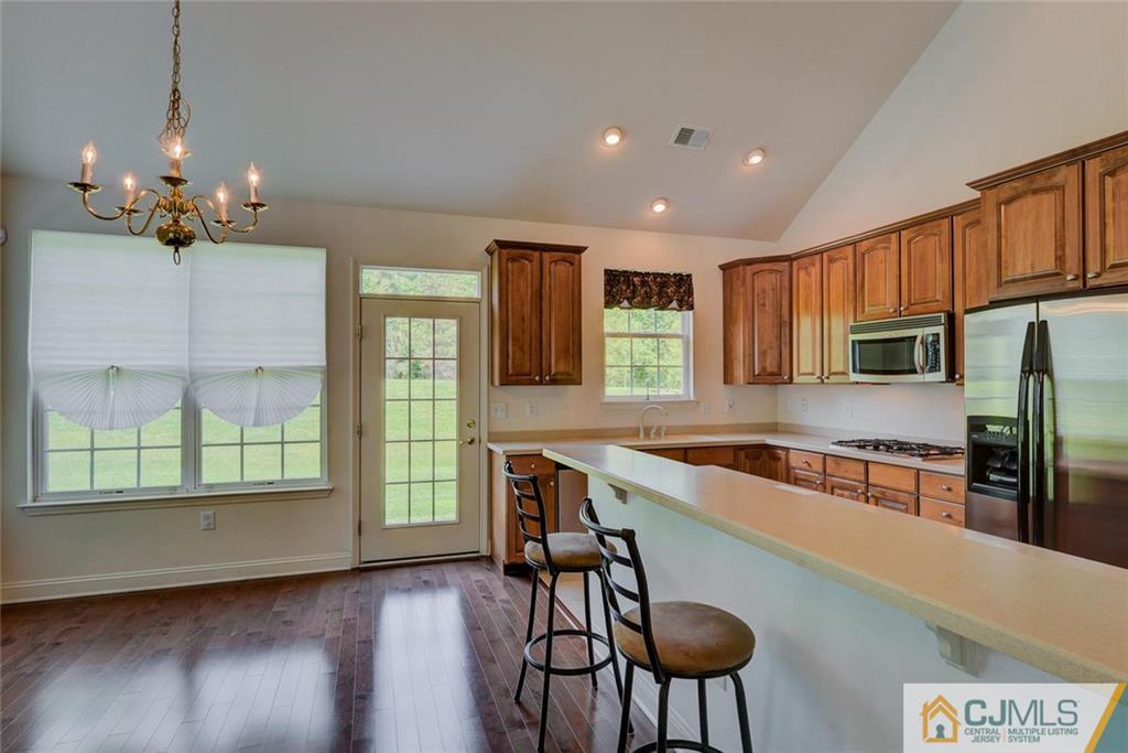 28 Pebble Creek Road Dayton, NJ 08810 - Photo 8 of 24 Gallery Image 8