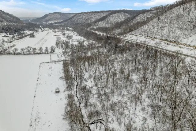 $230,000 | 43513 Runaway Road, Dakota, MN 55925