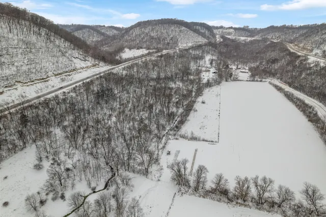 $230,000 | 43513 Runaway Road, Dakota, MN 55925