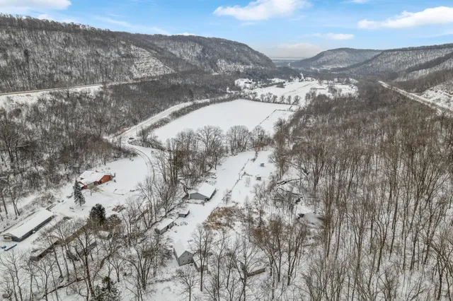 $230,000 | 43513 Runaway Road, Dakota, MN 55925