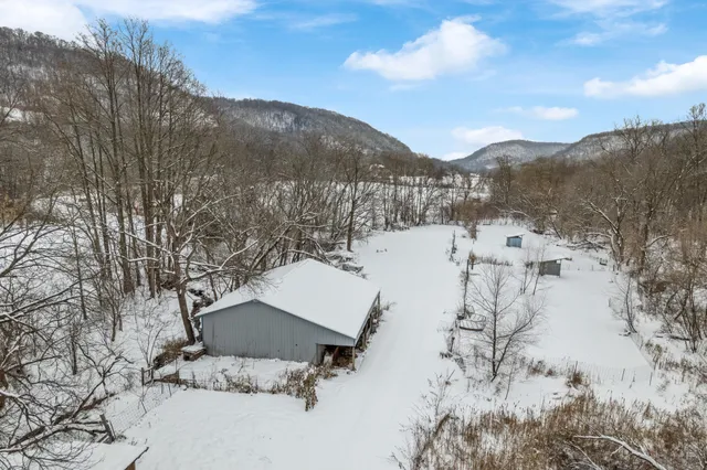 $230,000 | 43513 Runaway Road, Dakota, MN 55925