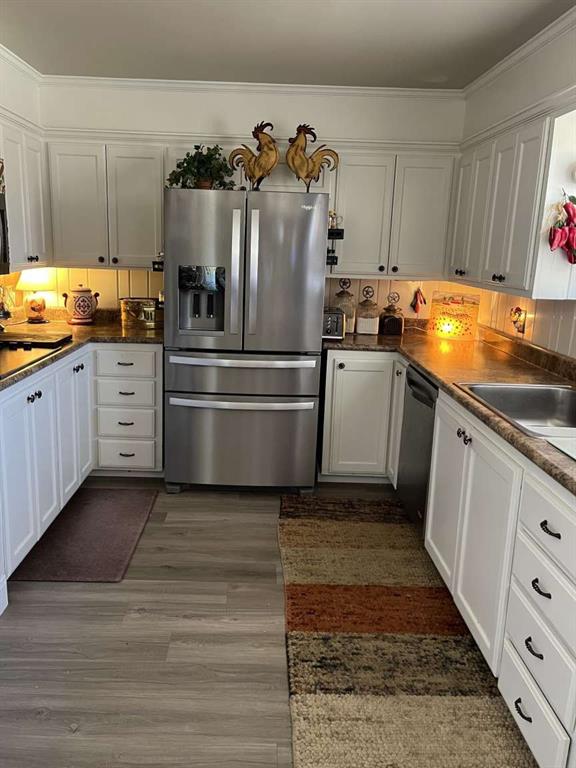 3212 40th Street Lubbock, TX 79413 - Photo 4 of 6 a kitchen with appliances and cabinets