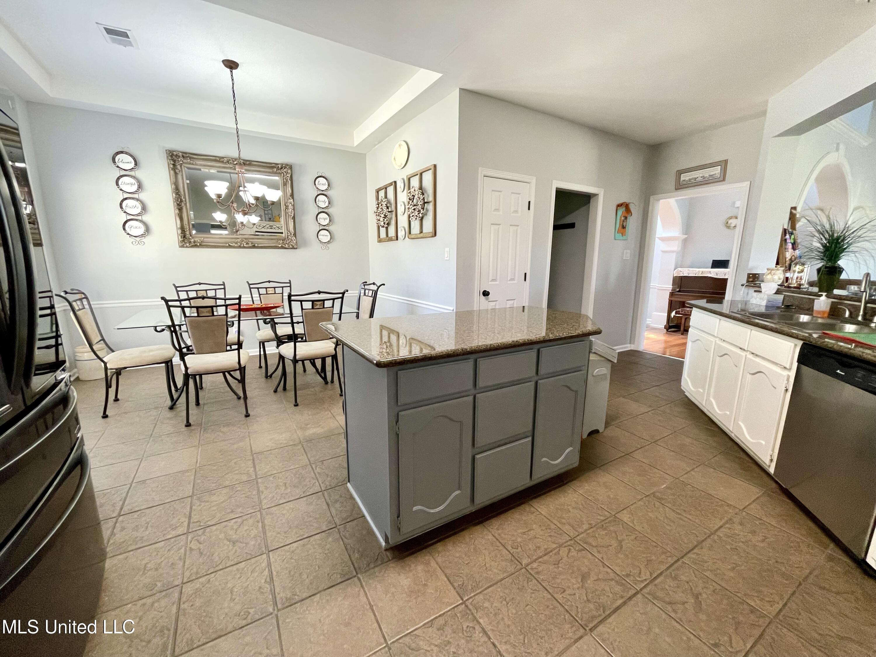 5192 Summers Creek Road Olive Branch, MS 38654 - Photo 8 of 28 IMG_1647
