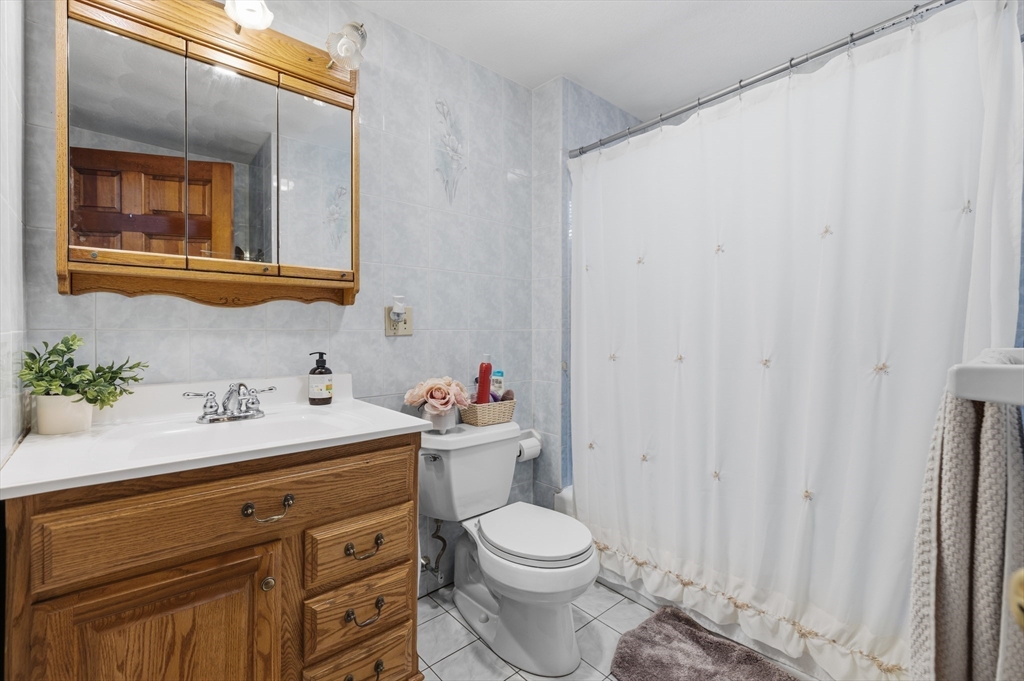 54 Edgemont Road Braintree, MA 02184 - Photo 13 of 40