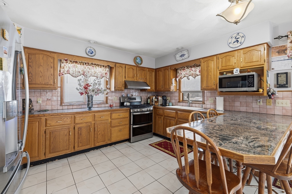 54 Edgemont Road Braintree, MA 02184 - Photo 17 of 40