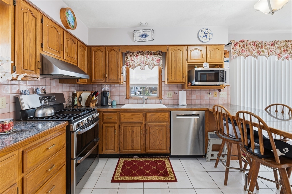 54 Edgemont Road Braintree, MA 02184 - Photo 18 of 40