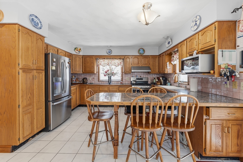 54 Edgemont Road Braintree, MA 02184 - Photo 21 of 40