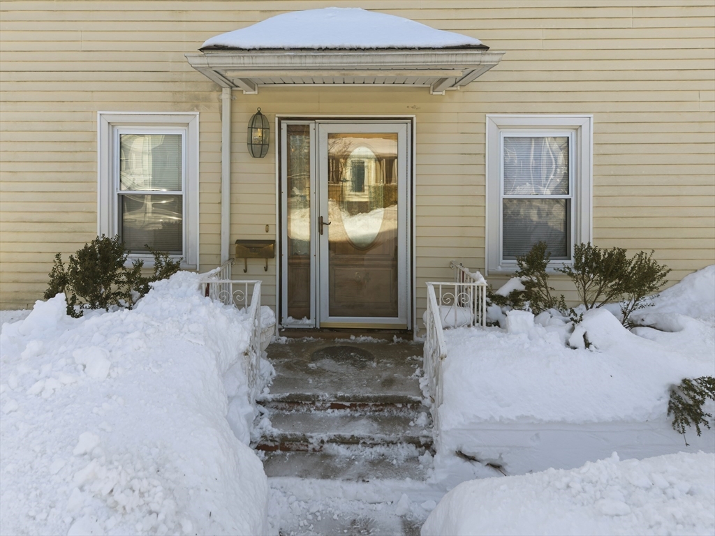 54 Edgemont Road Braintree, MA 02184 - Photo 4 of 40