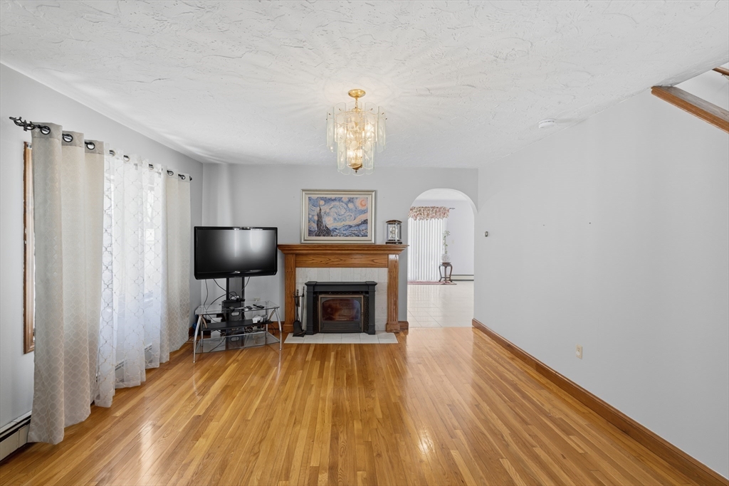 54 Edgemont Road Braintree, MA 02184 - Photo 7 of 40