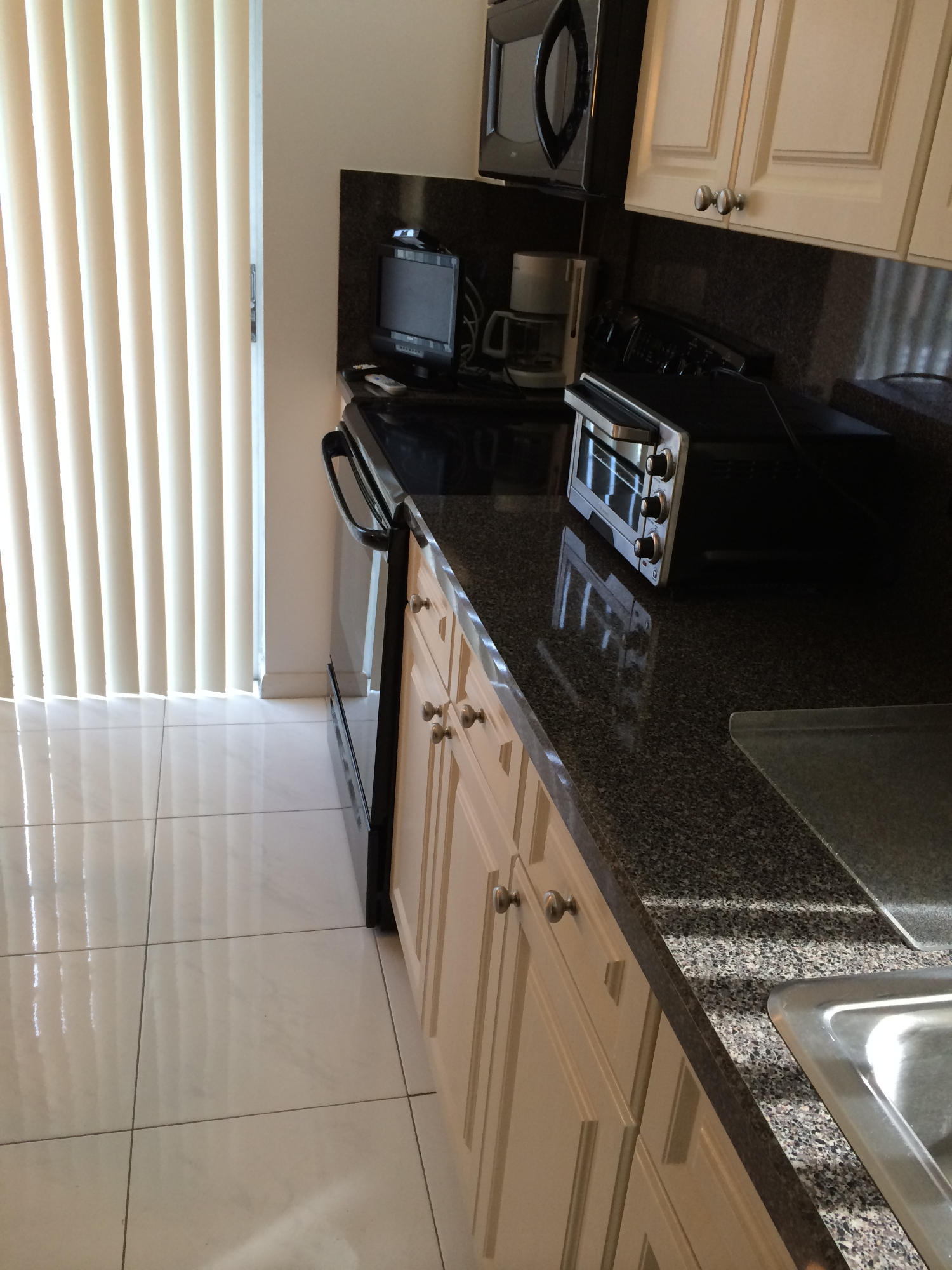 8753 Windrow Way Boca Raton, FL 33496 - Photo 3 of 15 KITCHEN