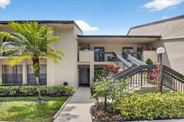 $264,000 | 5106 Oakhill Lane, Unit 923, Delray Beach, FL 33484