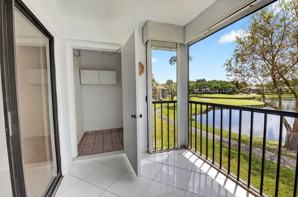 $264,000 | 5106 Oakhill Lane, Unit 923, Delray Beach, FL 33484