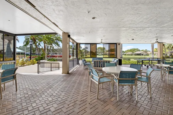 $264,000 | 5106 Oakhill Lane, Unit 923, Delray Beach, FL 33484