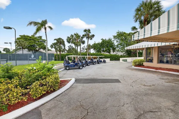 $264,000 | 5106 Oakhill Lane, Unit 923, Delray Beach, FL 33484