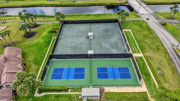 $264,000 | 5106 Oakhill Lane, Unit 923, Delray Beach, FL 33484