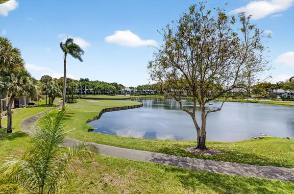 $264,000 | 5106 Oakhill Lane, Unit 923, Delray Beach, FL 33484
