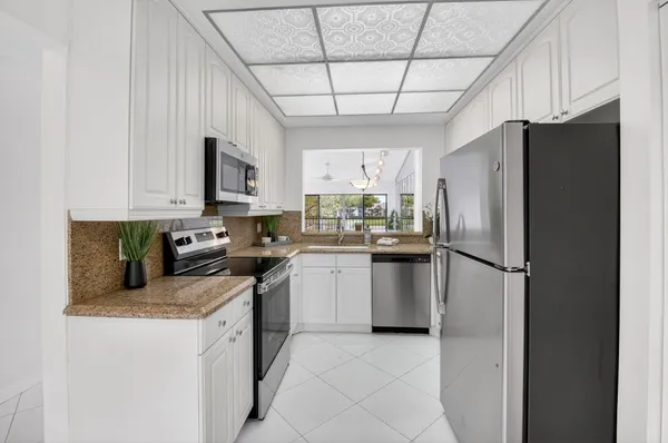 $264,000 | 5106 Oakhill Lane, Unit 923, Delray Beach, FL 33484