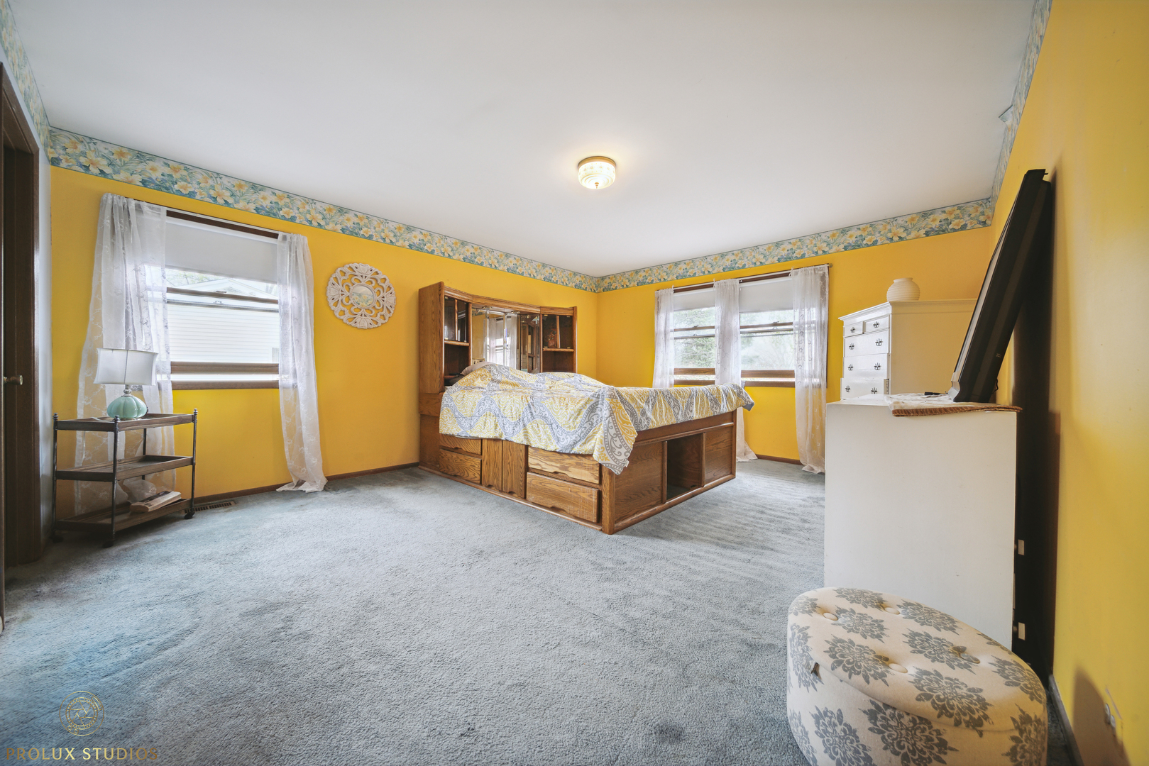 848 Willowbrook Drive Wheeling, IL 60090 - Photo 13 of 23 a spacious bedroom with a bed and wooden floor