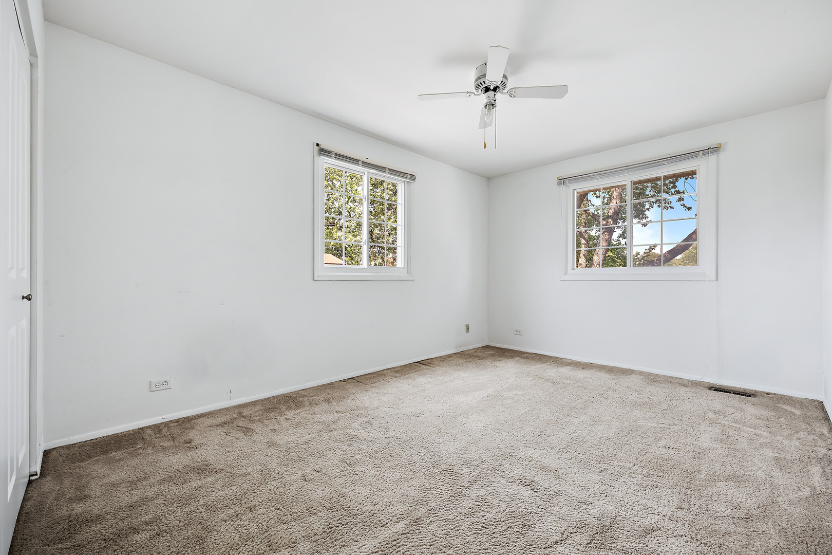 1105 Rhodes Court Wheaton, IL 60189 - Photo 9 of 22 an empty room with a window