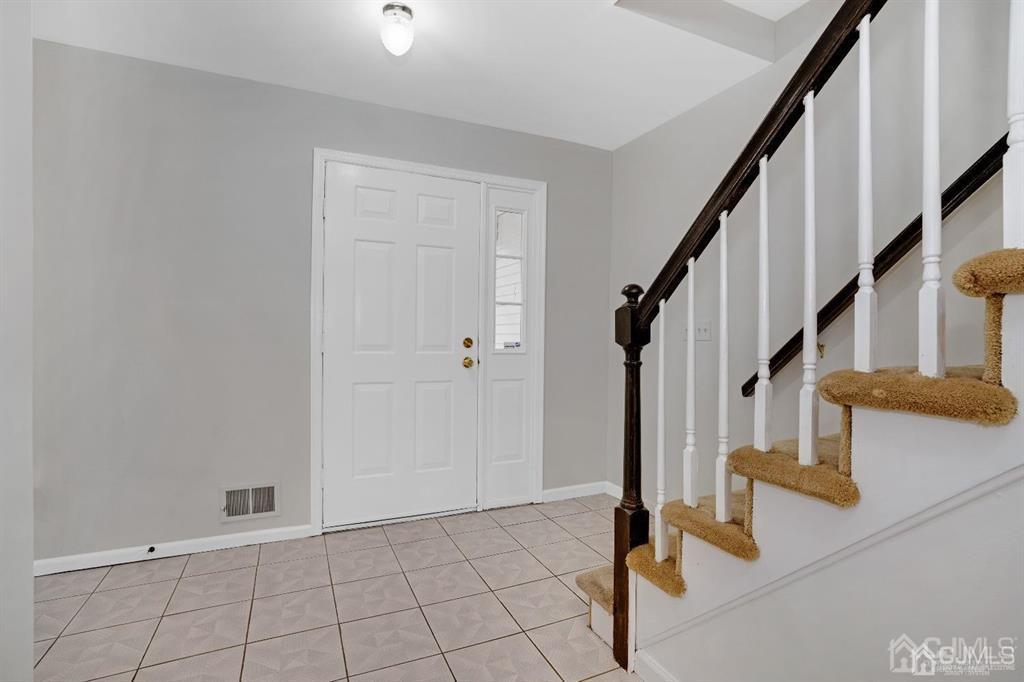 9 Churchill Road Edison, NJ 08820 - Photo 3 of 39 Gallery Image 3
