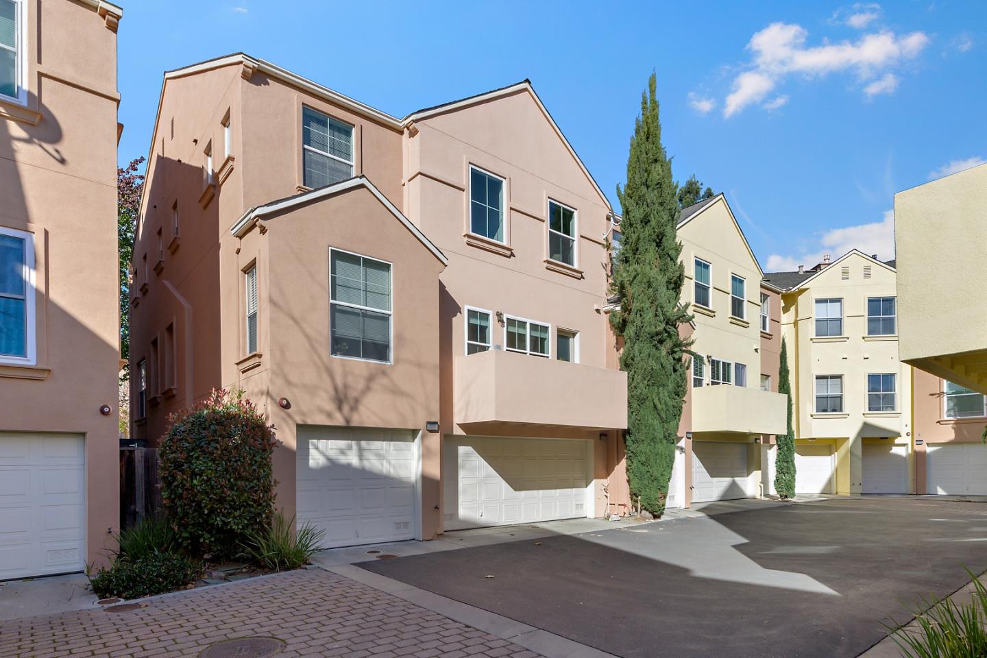 135 Pacchetti Way Mountain View, CA 94040 - Photo 3 of 27 a view of a large white building