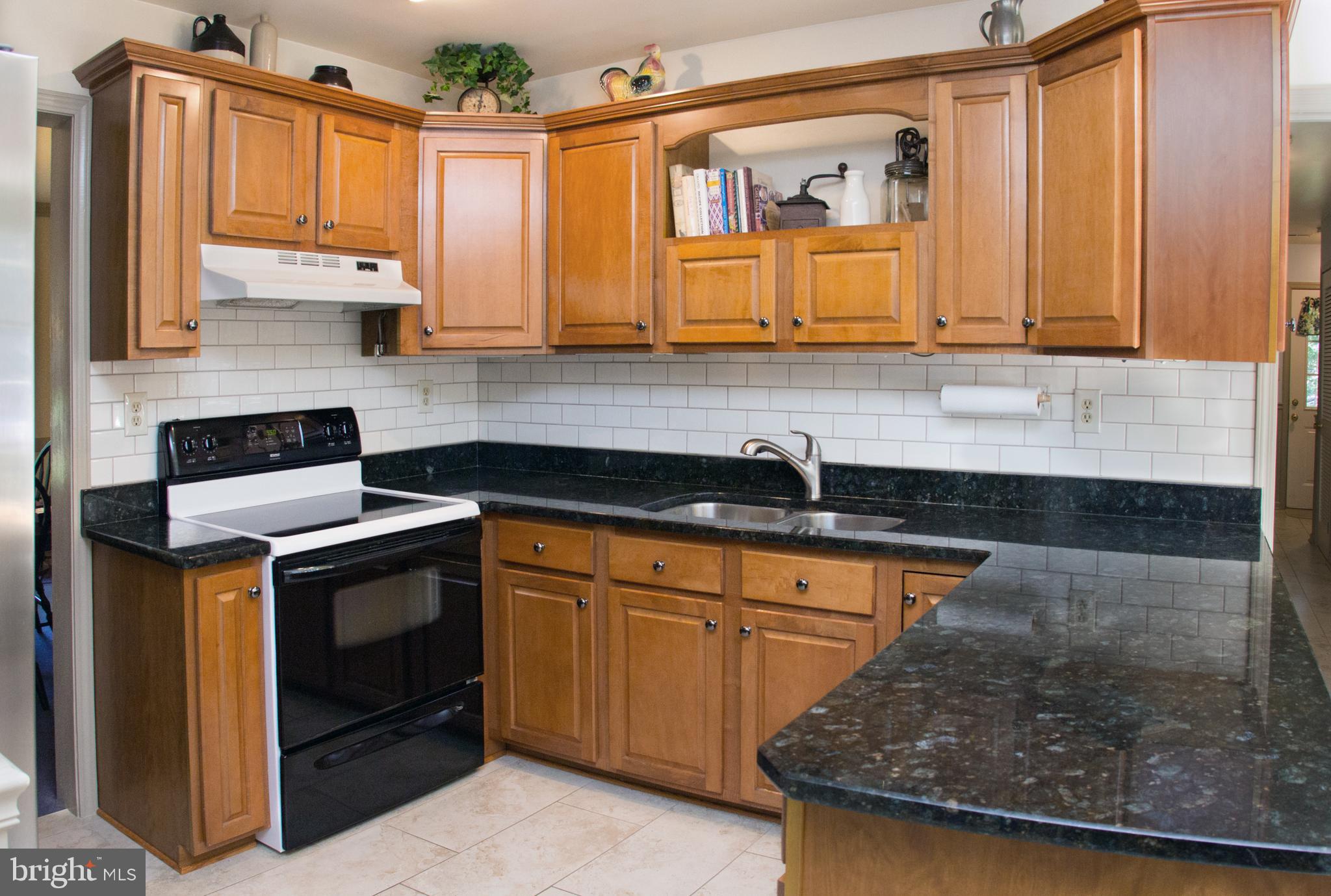 14 Brotherton Road Shamong, NJ 08088 - Photo 11 of 36 kitchen with maple cabinetry and granite counters