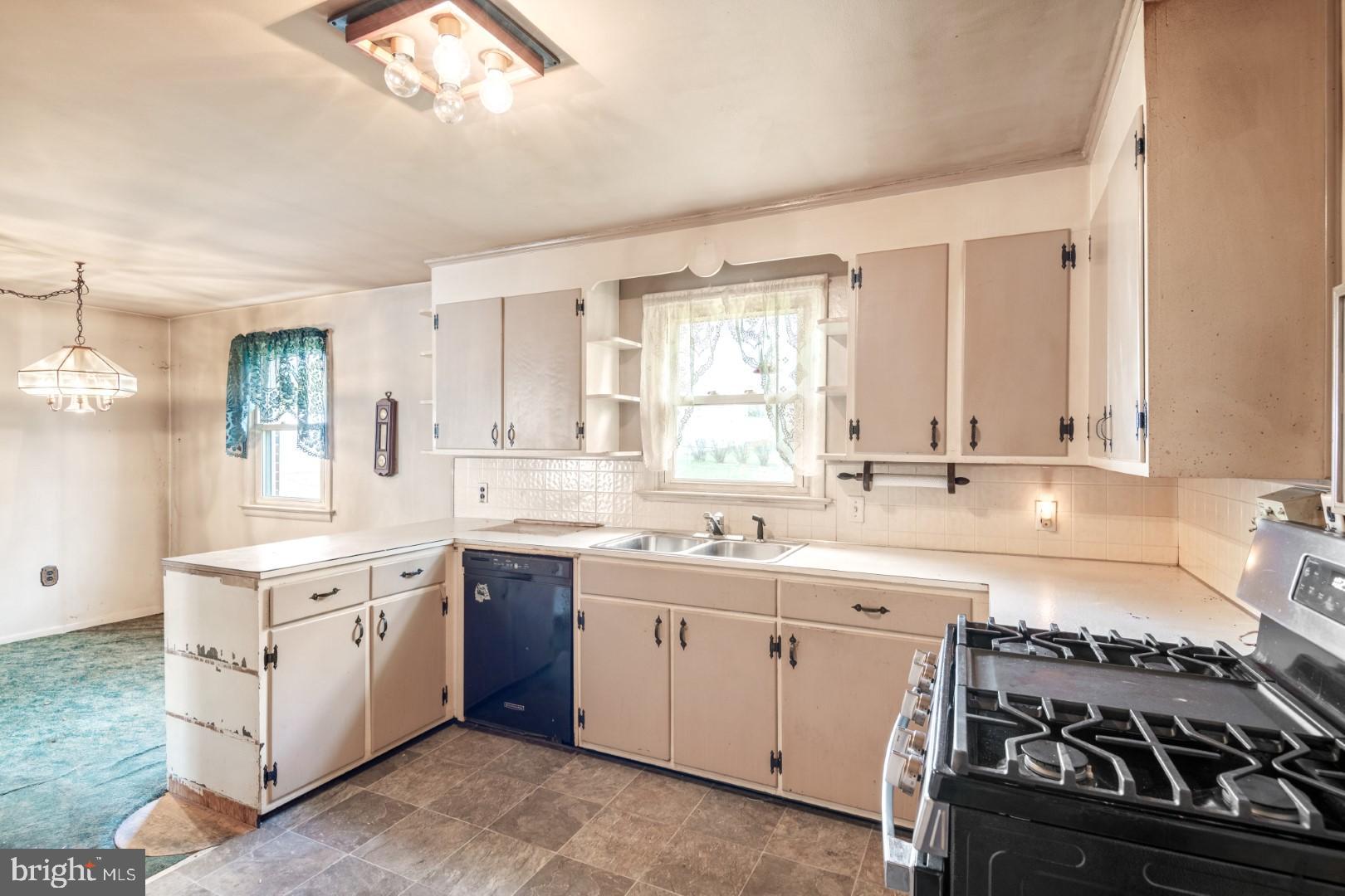 15 Gateway Road York, PA 17403 - Photo 12 of 25 Gallery Image 12