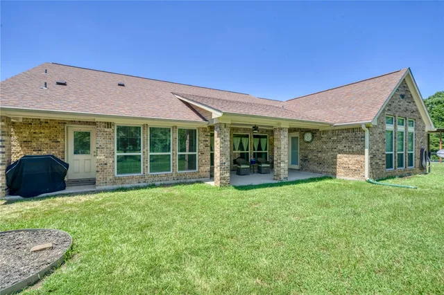 a view of a house with backyard porch and garden