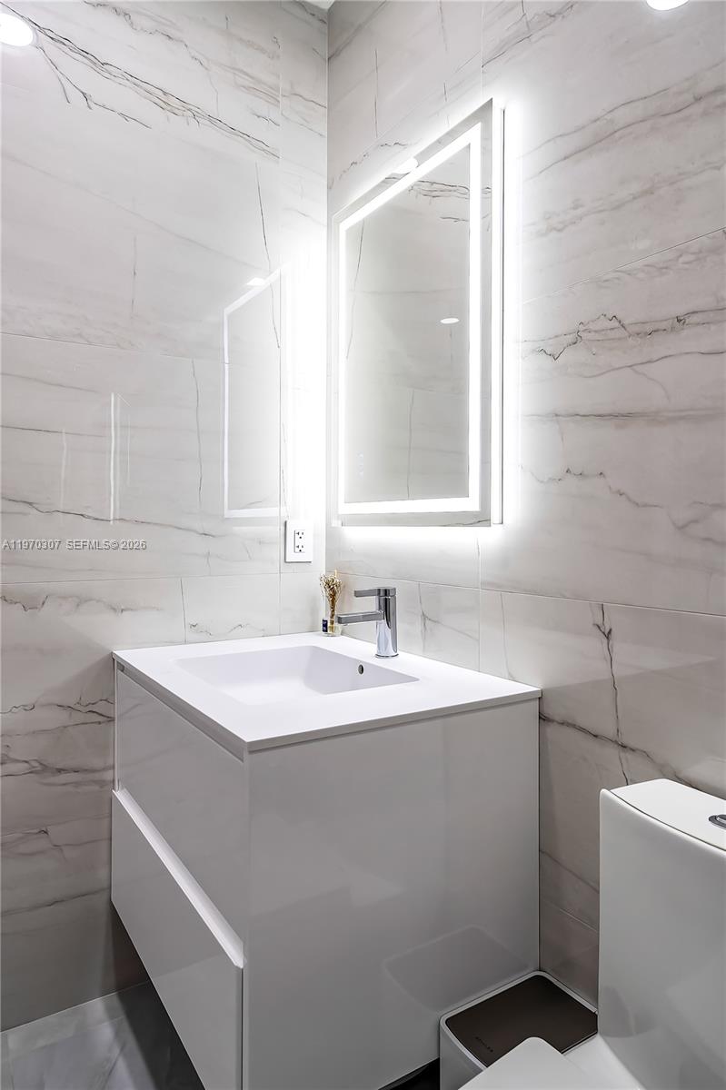 4566 Ficus Street Hollywood, FL 33021 - Photo 13 of 73