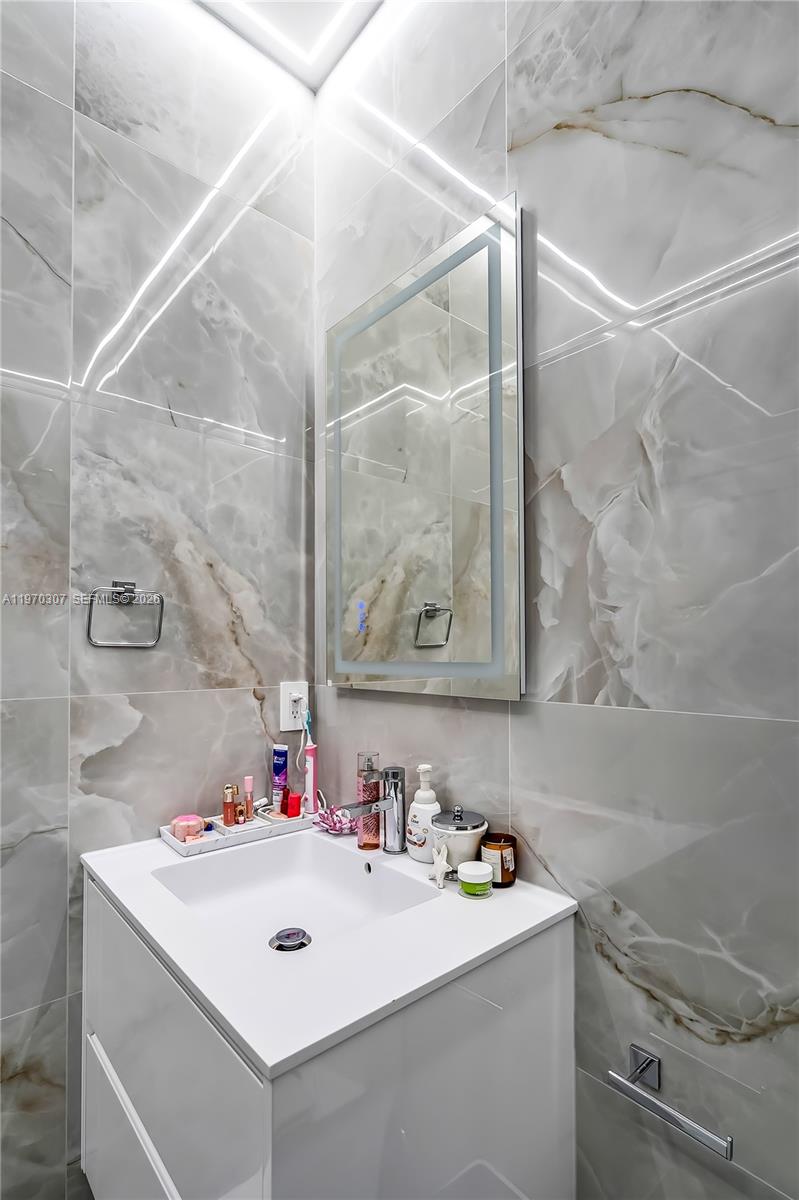 4566 Ficus Street Hollywood, FL 33021 - Photo 24 of 73