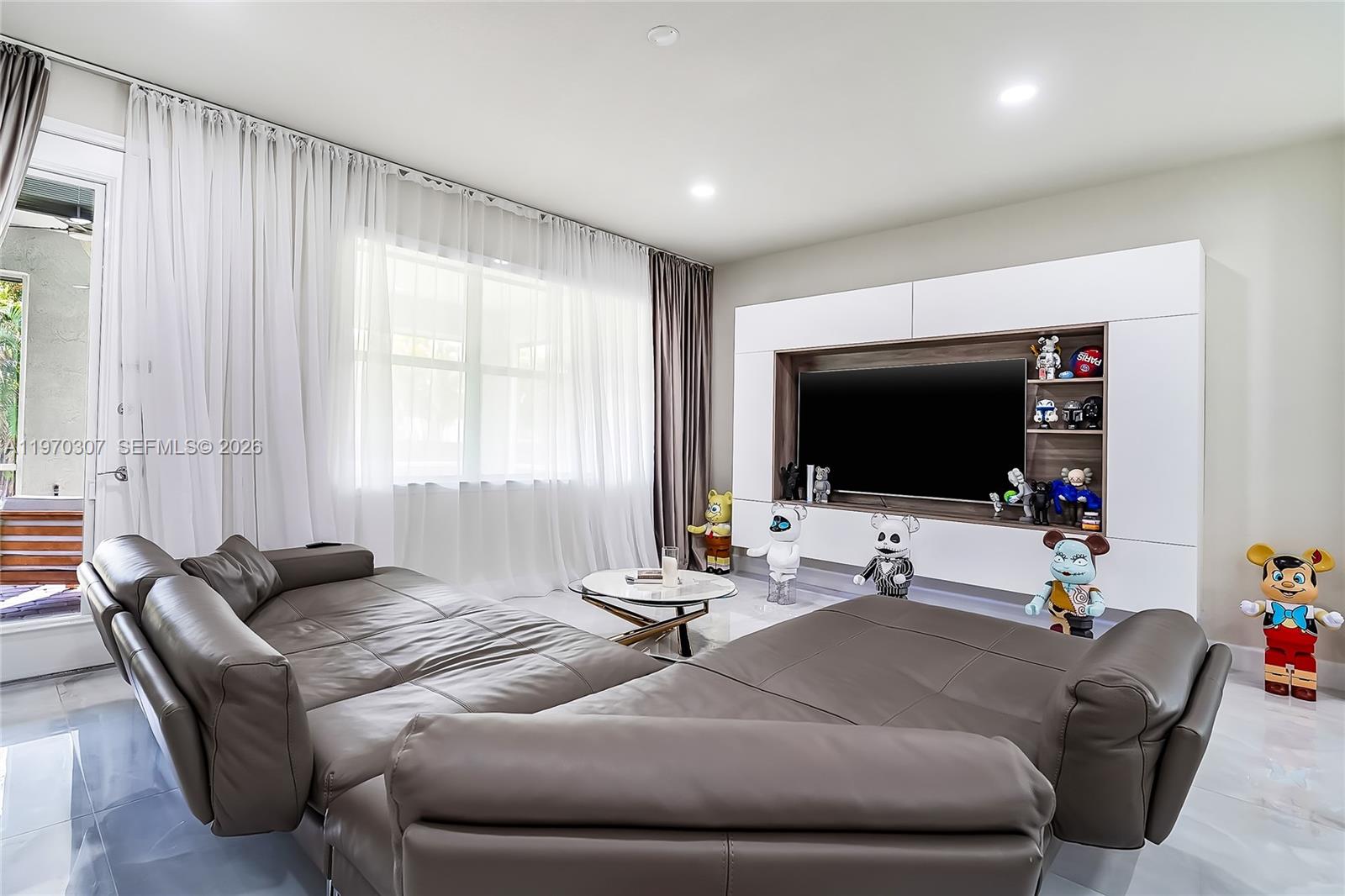 4566 Ficus Street Hollywood, FL 33021 - Photo 8 of 73