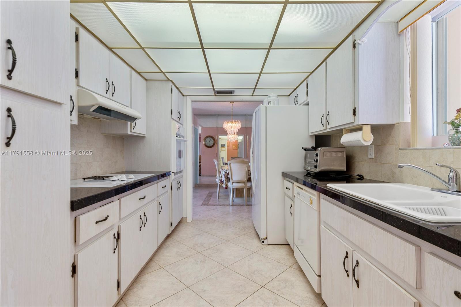 1124 Northeast 3rd Street Hallandale Beach, FL 33009 - Photo 12 of 23