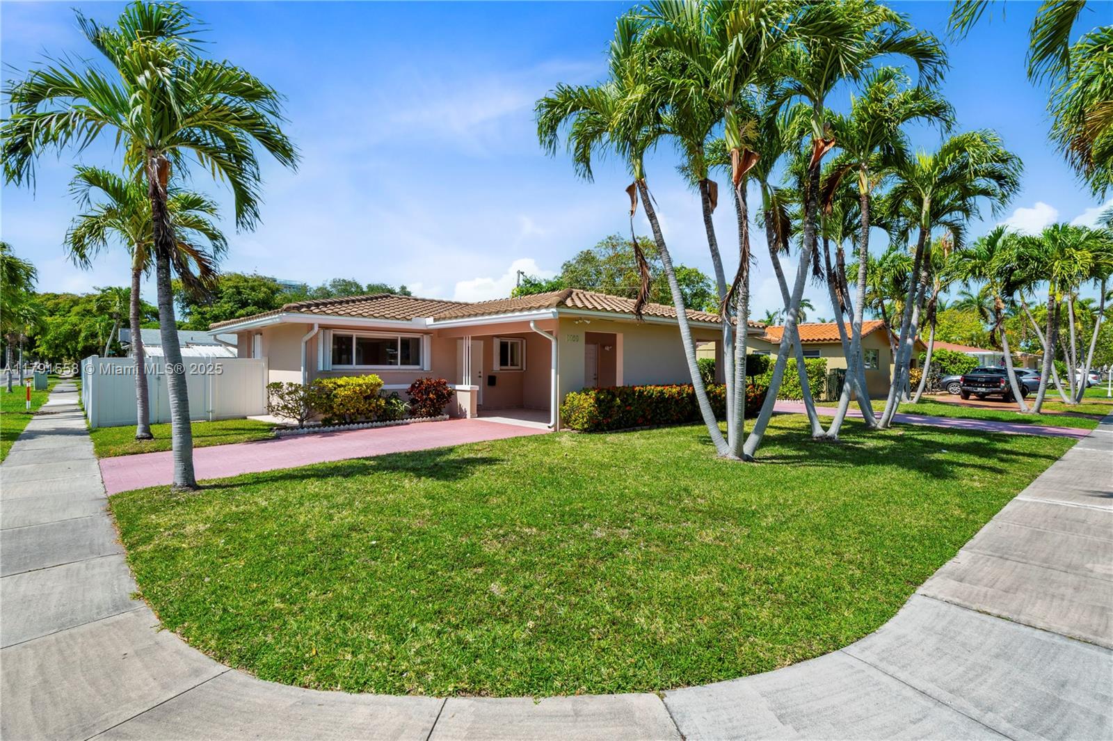 1124 Northeast 3rd Street Hallandale Beach, FL 33009 - Photo 22 of 23